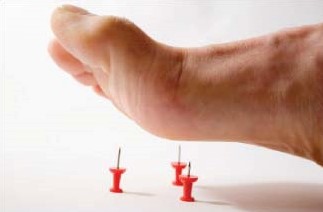 How do peripheral neuropathy and fibromyalgia differ?