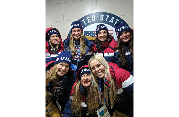 Vonn with her teammates