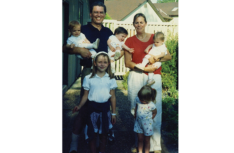 Lindsey with her parents and four siblings