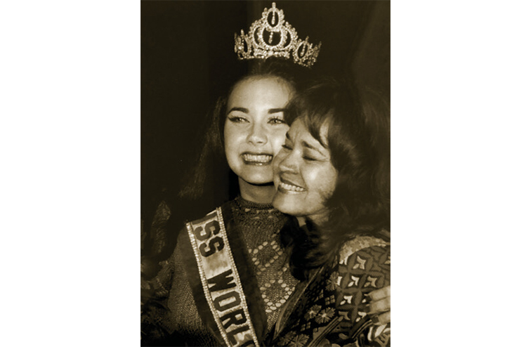 Lynda with her mother when she won Miss World USA in 1972
