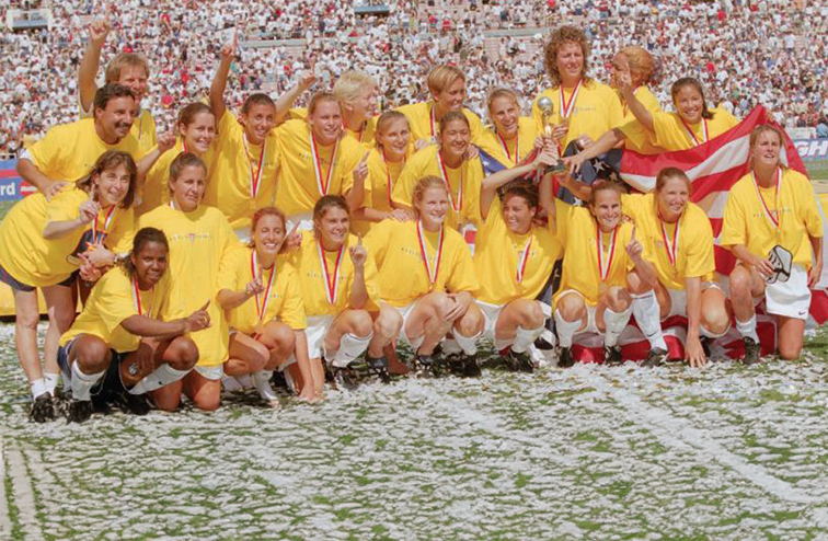Scurry with her 1999 world cup team post for a photo.