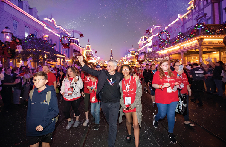 Sinise marching with supporters