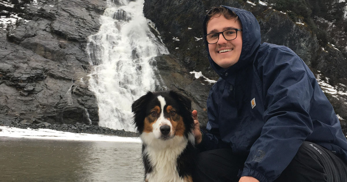 A young man gives back to the migraine community